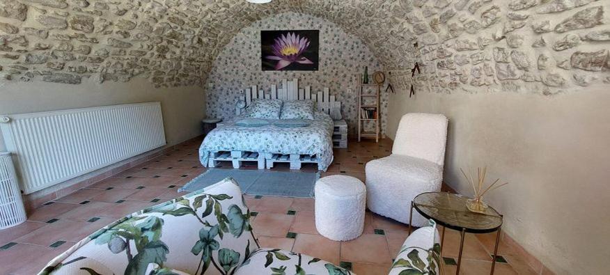 La Maison Wisteria Saint-Pantaléon-les-Vignes Extérieur photo